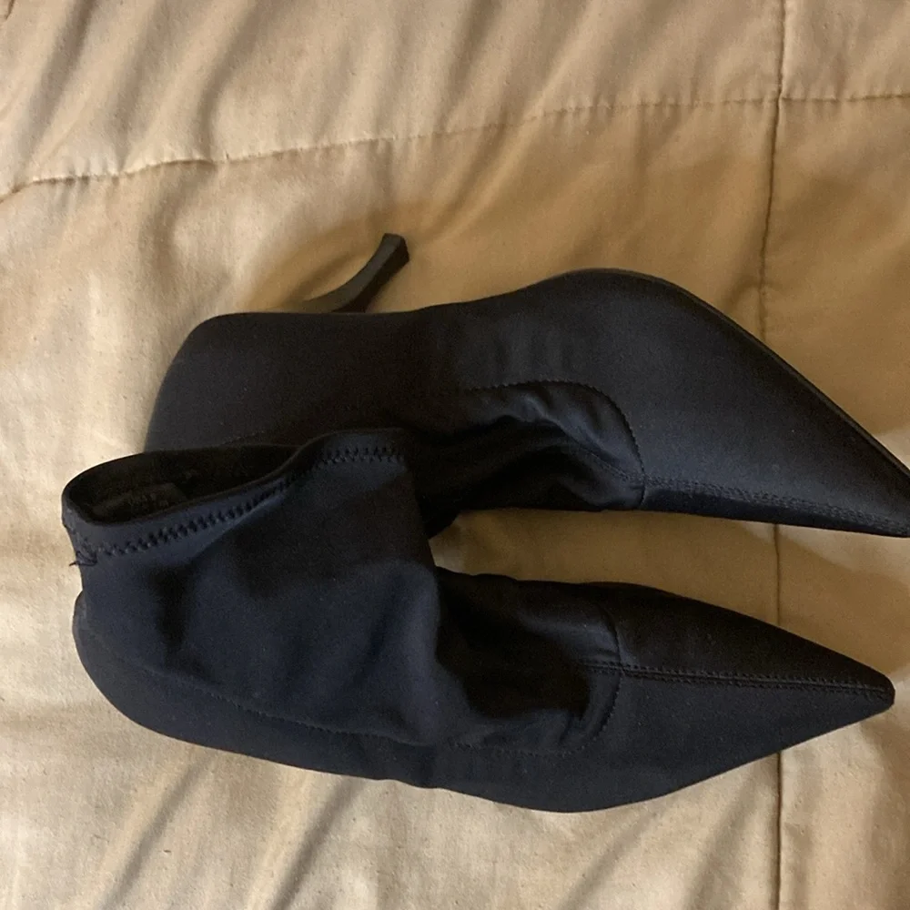 💛NWOT Predictions Black booties 9 - Picture 5 of 6